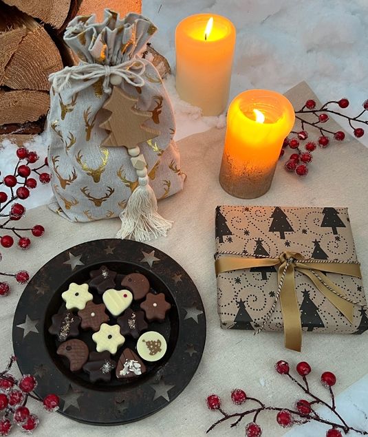 Weihnachtliche Schokolade mit Cranberry-Streusel
