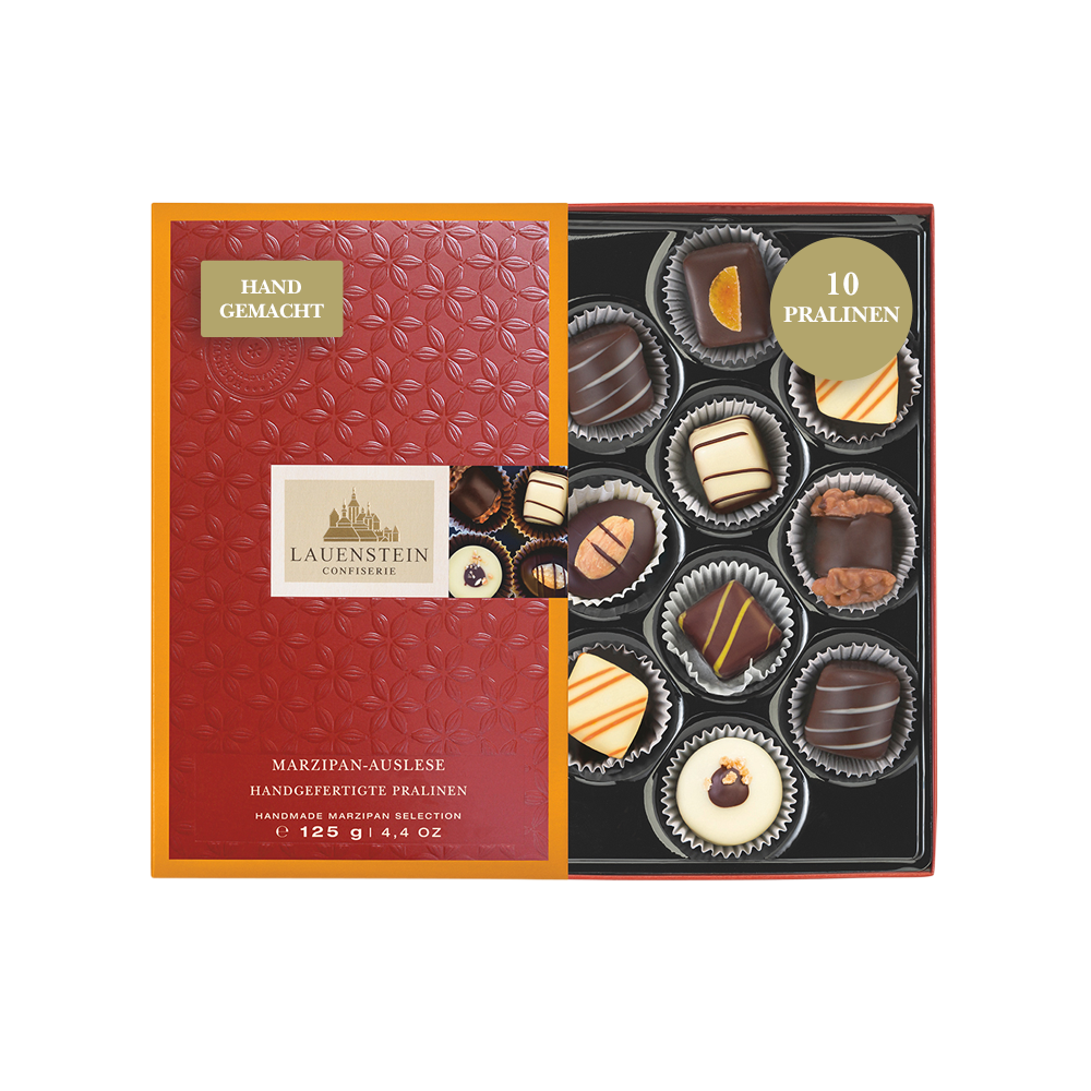 geöffnete rote Lauensteiner Pralinenschachtel mit orangefarbenem Rand und zehn handgefertigten Trüffeln und Pralinen