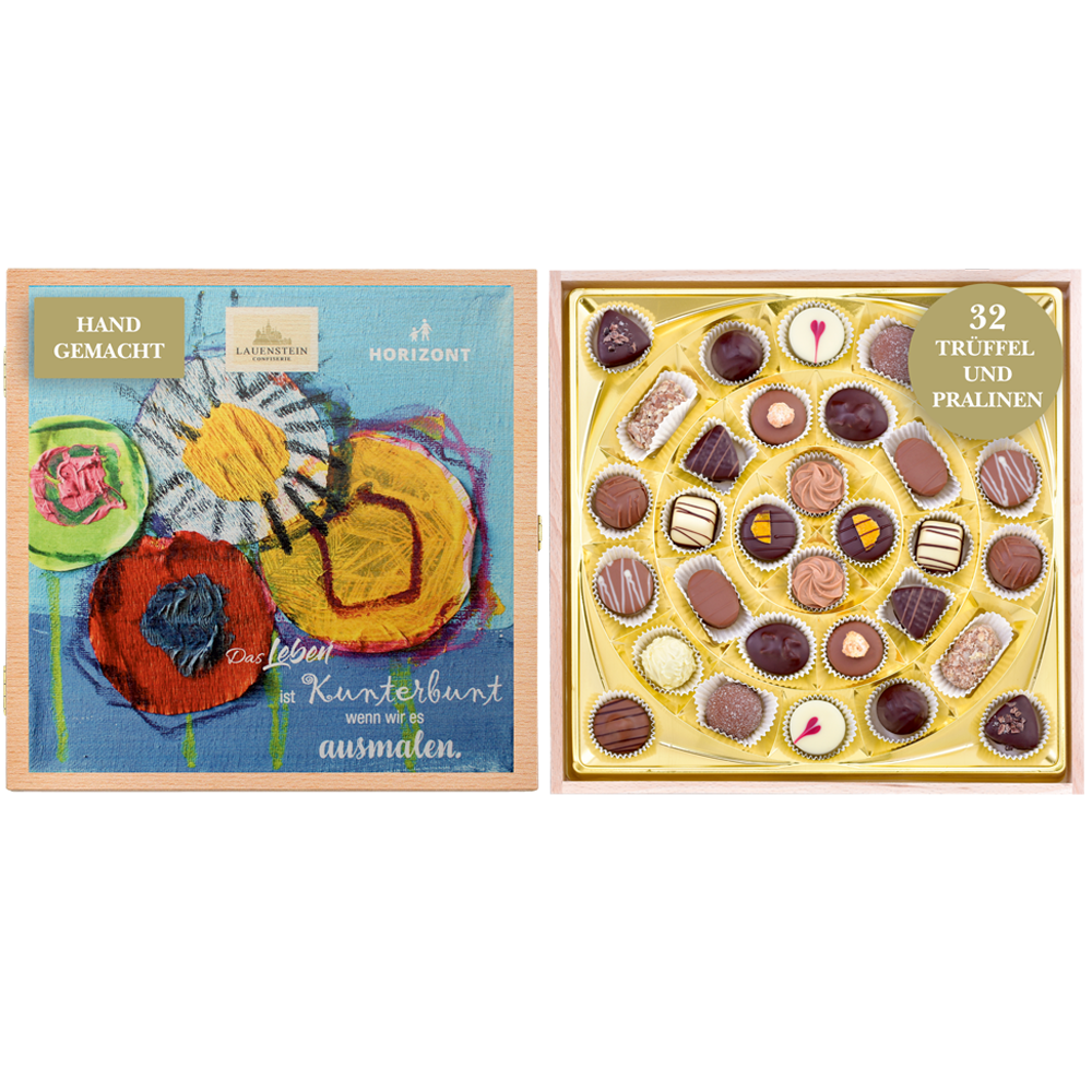 Geöffnetes Holzkästchen im farbenfrohen Horizont-Design mit Spruch Das Leben ist Kunterbunt, wenn wir es ausmalen und 32 handgefertigten Pralinen