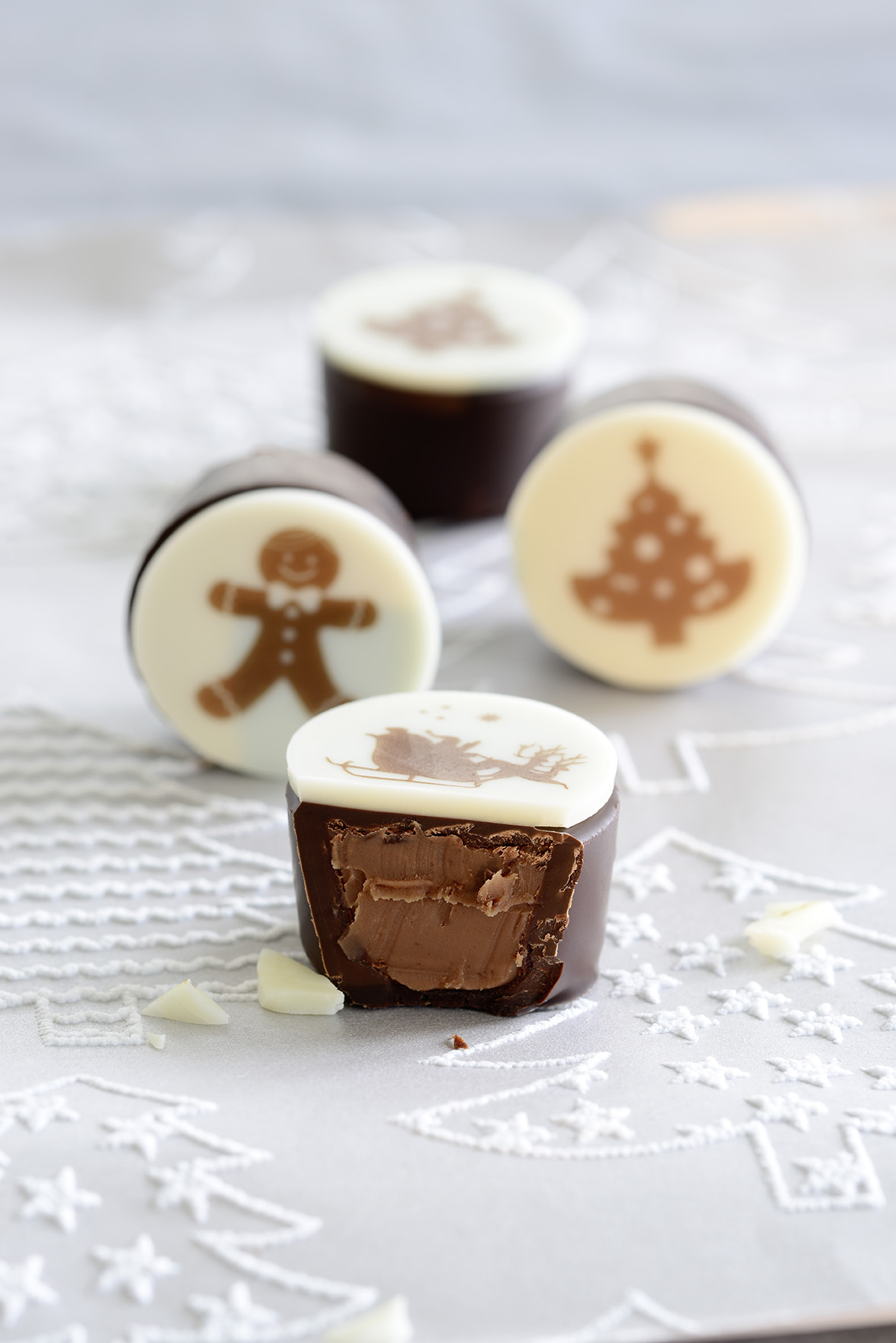 Display Weihnachts-Sahne-Trüffel in Cello+Schleife | Lauenstein Confiserie