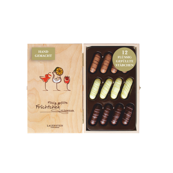 Geöffnetes Lauensteiner Holzkästchen mit Cocktail-Grafik und 12 flüssig gefüllten Schokoladenstäbchen