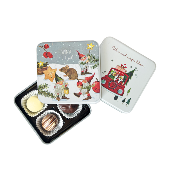 Zwei Wichtel-Weihnachtsdosen Wünsch dir was und Wunscherfüller, eine geöffnet mit vier feinen, alkoholfreien Pralinen