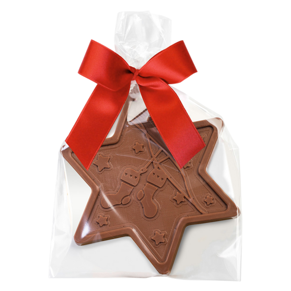 Stern aus Vollmilchschokolade mit geprägtem Weihnachtsmotiv, verpackt in transparenter Tüte mit roter Schleife.