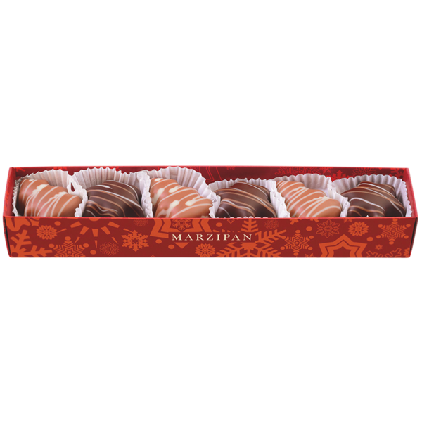Rote Pralinenstange mit weihnachtlichen Motiven, Klarsichtdeckel, drei Pistazien-Marzipan-Sternen und drei Pistazien-Marzipan-Tannenbäumen