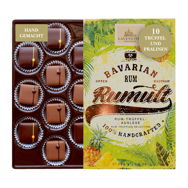Geöffnete Lauenstein Schachtel Rumult mit zehn Rum-Trüffeln neben einer Verpackung im tropischen Design