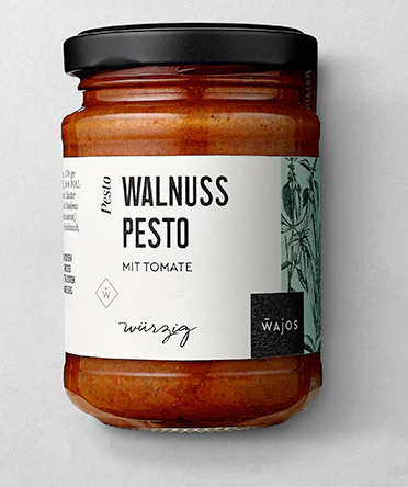 Walnuss Pesto mit Tomate