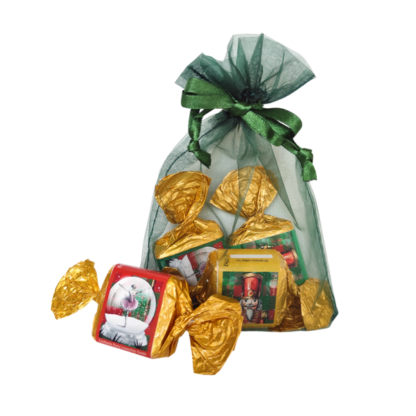 Grünes Organzasäckchen gefüllt mit in Goldfolie gewickelten Lauenstein Burghappen (Marzipan und Crisp-Nougat) verziert mit weihnachtlichen Motiven