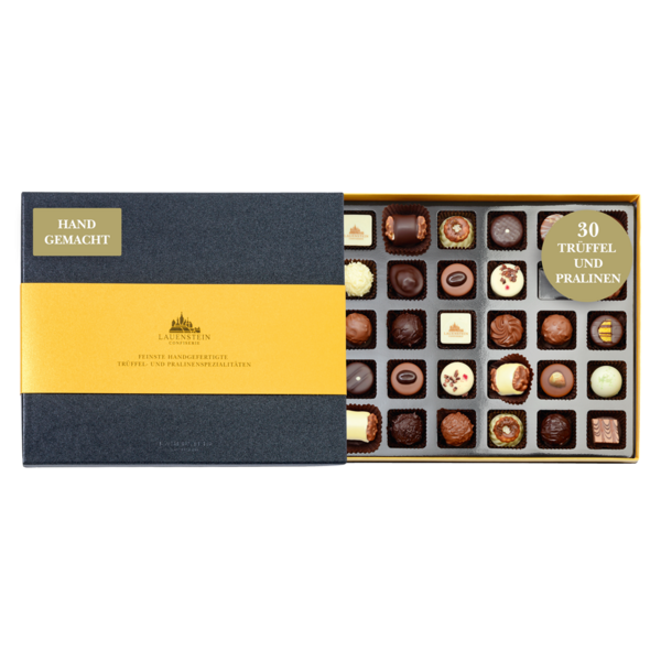 Geöffnete schiefergraue Lauensteiner Pralinenschachtel mit goldener Banderole und 30 handgefertigten Pralinen